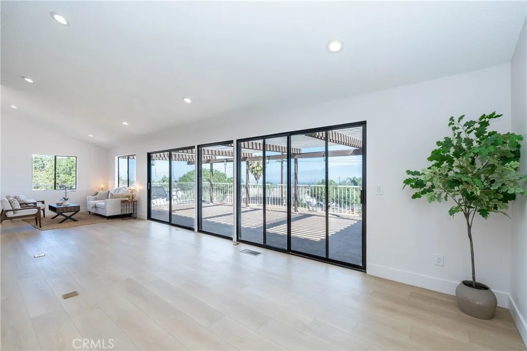 16066 Rancho Verde Circle, Riverside, California 92506 home-pic-10