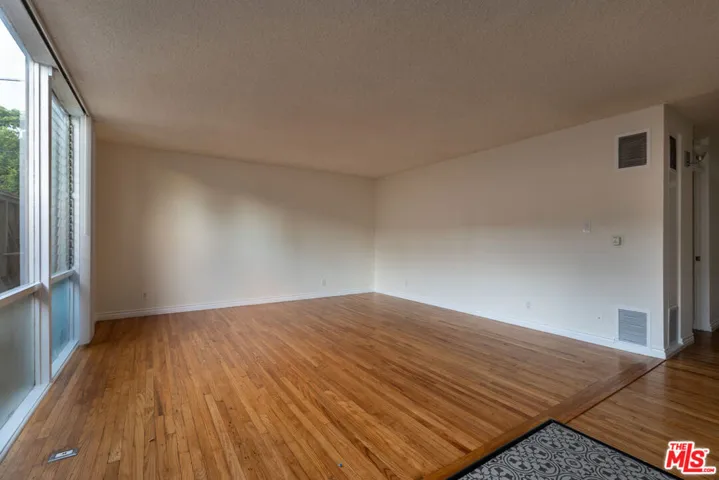 11131 Rose Avenue 5, Los Angeles, California 90034