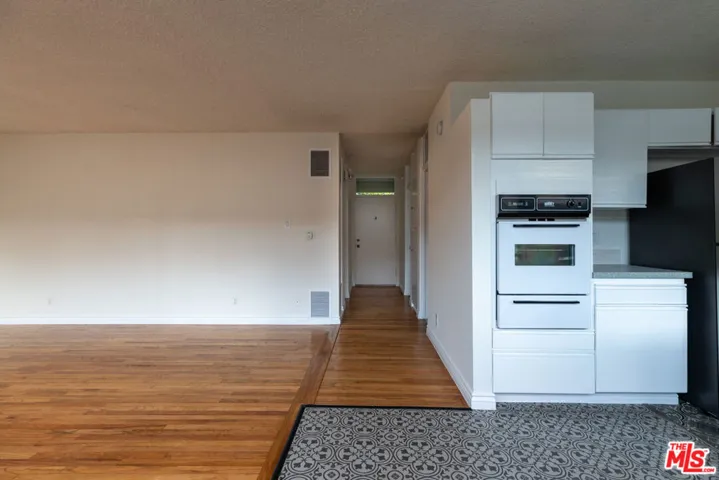 11131 Rose Avenue 5, Los Angeles, California 90034