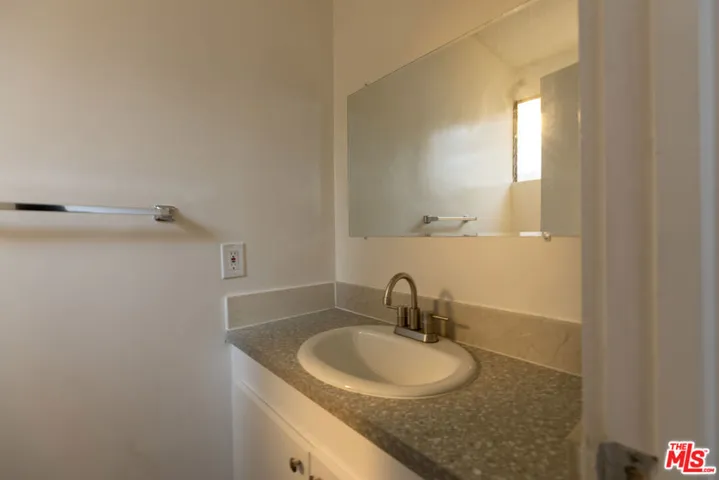 11131 Rose Avenue 5, Los Angeles, California 90034