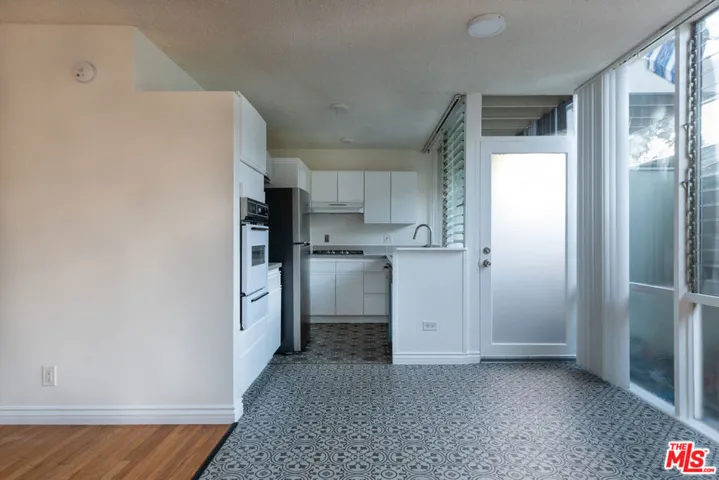 11131 Rose Avenue 5, Los Angeles, California 90034