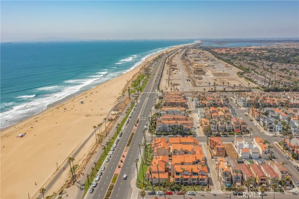 2000 Pacific Coast Highway 313, Huntington Beach, California 92649 home-pic-2