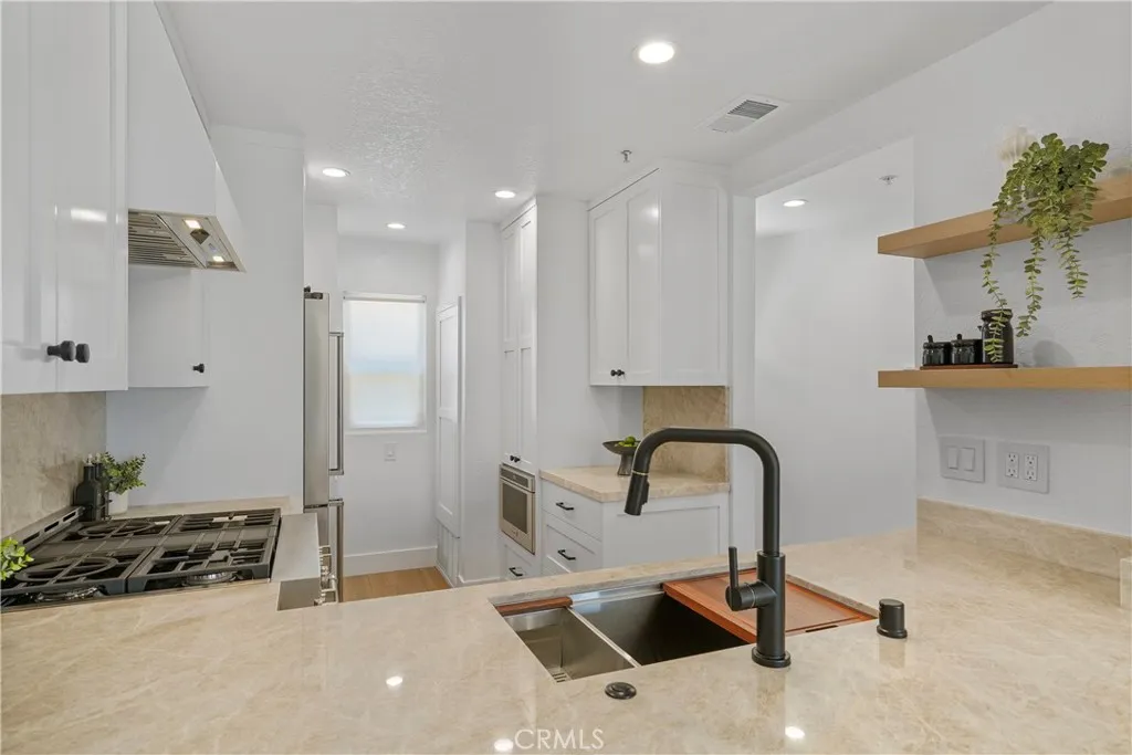 2000 Pacific Coast Highway 313, Huntington Beach, California 92649 home-pic-18