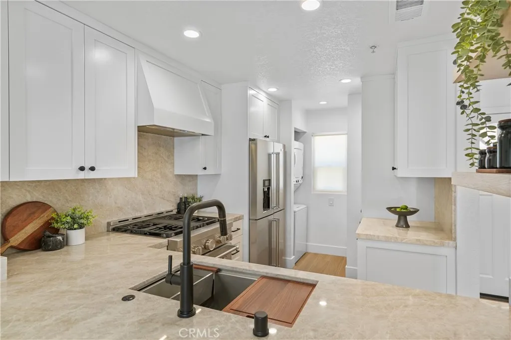 2000 Pacific Coast Highway 313, Huntington Beach, California 92649 home-pic-17