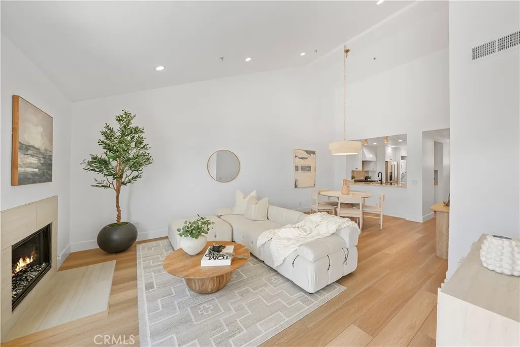 2000 Pacific Coast Highway 313, Huntington Beach, California 92649 home-pic-14
