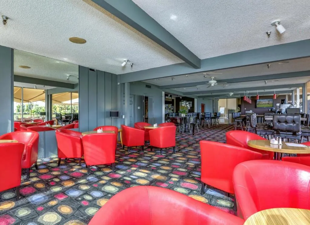 Seven Lakes with Bar Area Seven Lakes with Bar Area