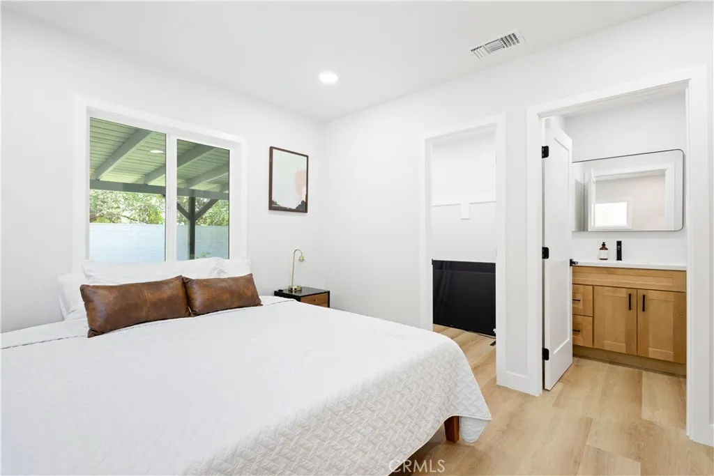 18746 Welby Way, Reseda, California 91335 home-pic-13