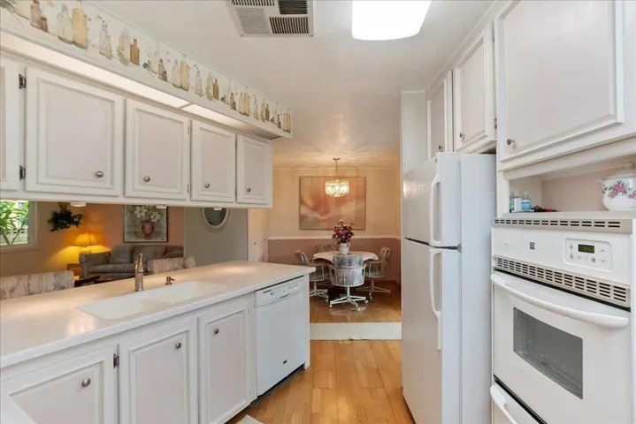 16-Kitchen