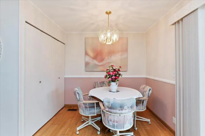 17-Dining Area