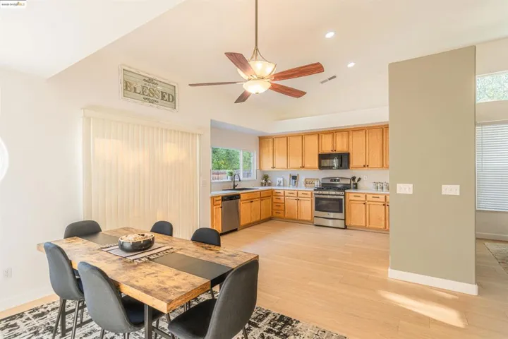 5425 Spur St, Riverbank, California 95367-9440