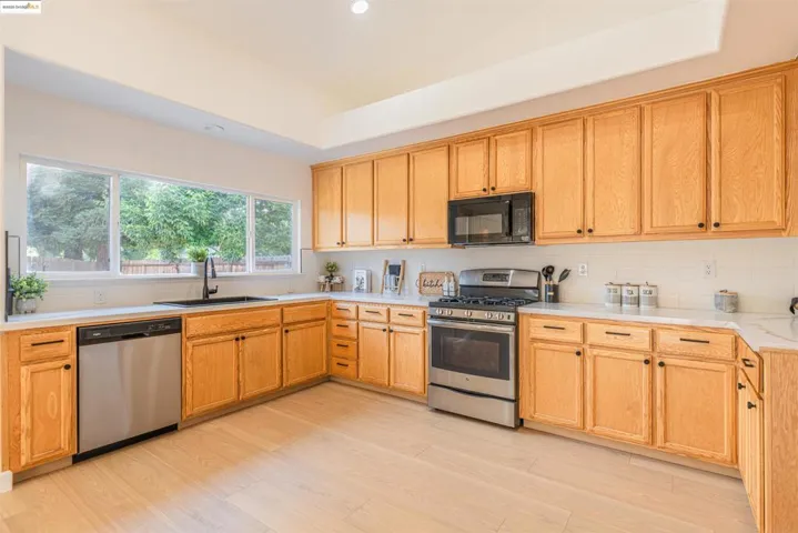 5425 Spur St, Riverbank, California 95367-9440