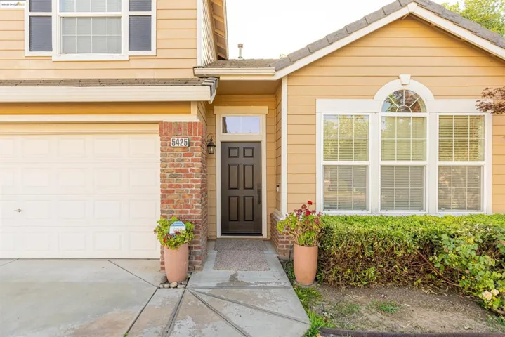 5425 Spur St, Riverbank, California 95367-9440