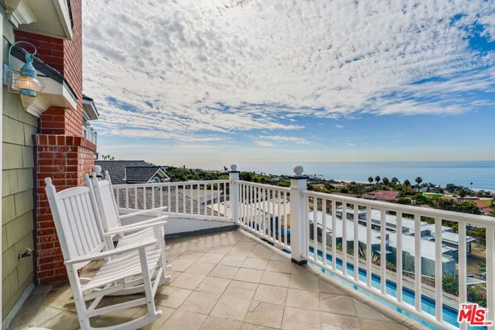 Primary deck w/ expansive view
