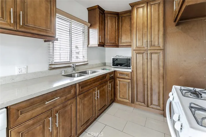 11549 Sylvan Street 6, North Hollywood, California 91606