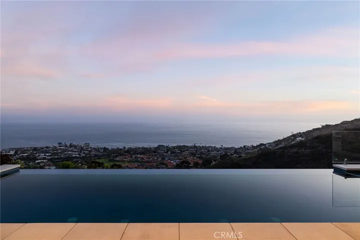 Enjoy the sweeping ocean, coastline and whitewater views.