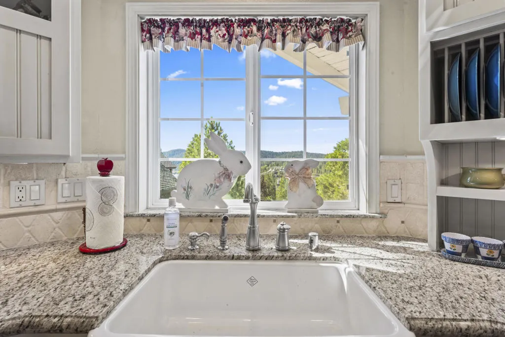 692 Zurich Drive, Lake Arrowhead, California 92352 home-pic-14