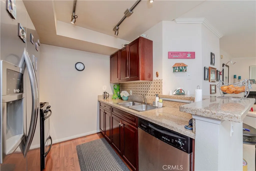 21450 Burbank Boulevard 211, Woodland Hills, California 91367 home-pic-8