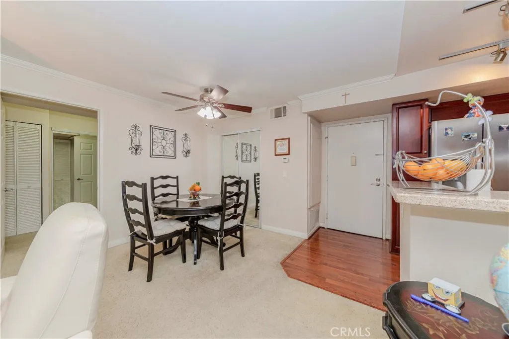 21450 Burbank Boulevard 211, Woodland Hills, California 91367 home-pic-4