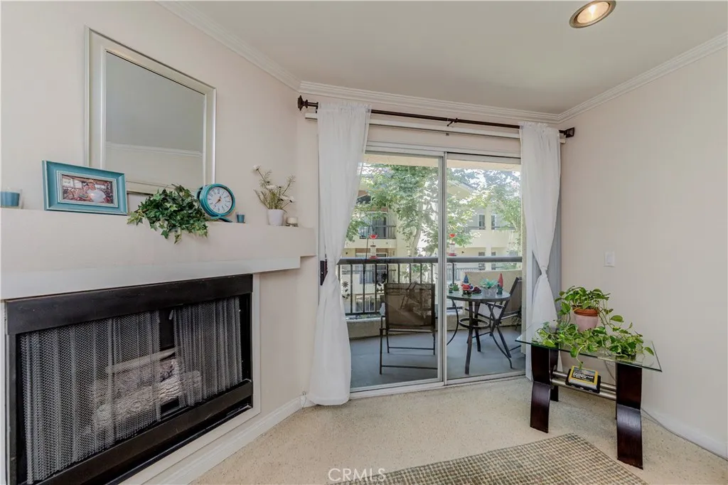 21450 Burbank Boulevard 211, Woodland Hills, California 91367 home-pic-15