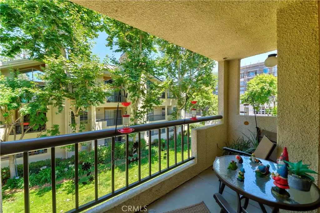 21450 Burbank Boulevard 211, Woodland Hills, California 91367 home-pic-18