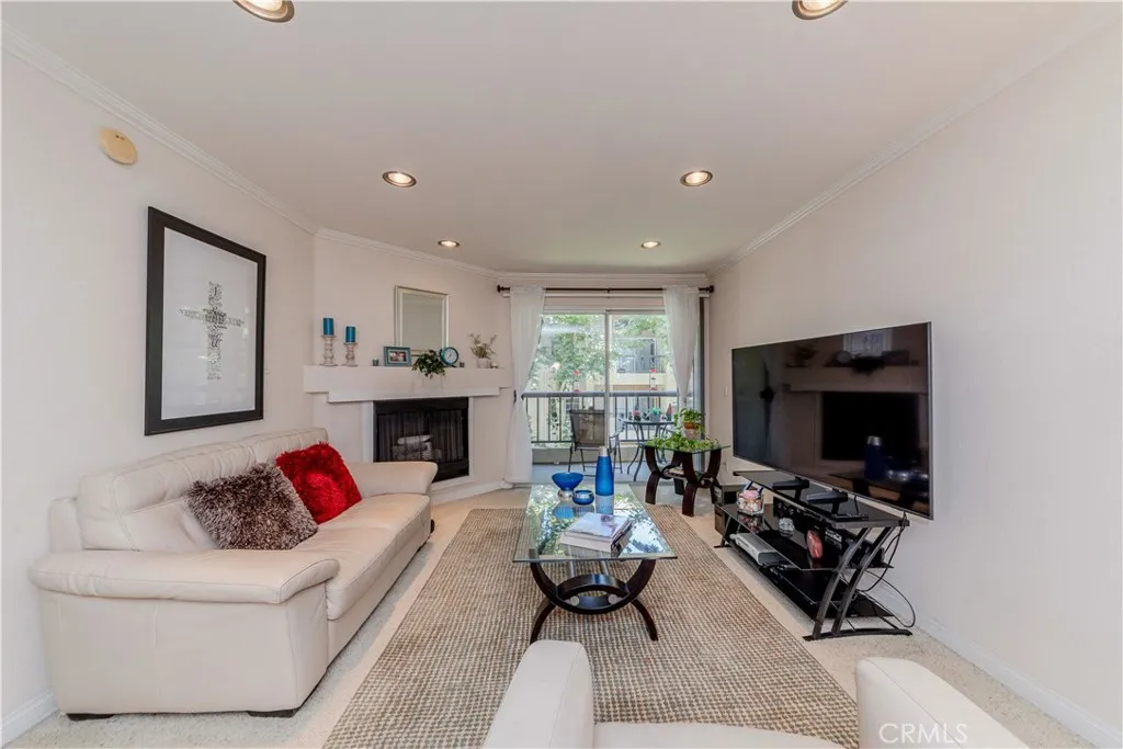 21450 Burbank Boulevard 211, Woodland Hills, California 91367 home-pic-14