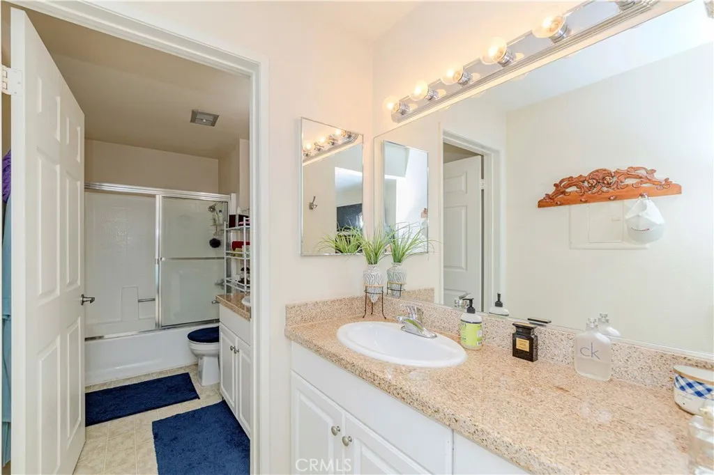 21450 Burbank Boulevard 211, Woodland Hills, California 91367 home-pic-10