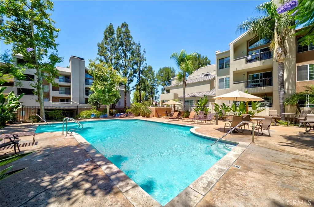 21450 Burbank Boulevard 211, Woodland Hills, California 91367 home-pic-19