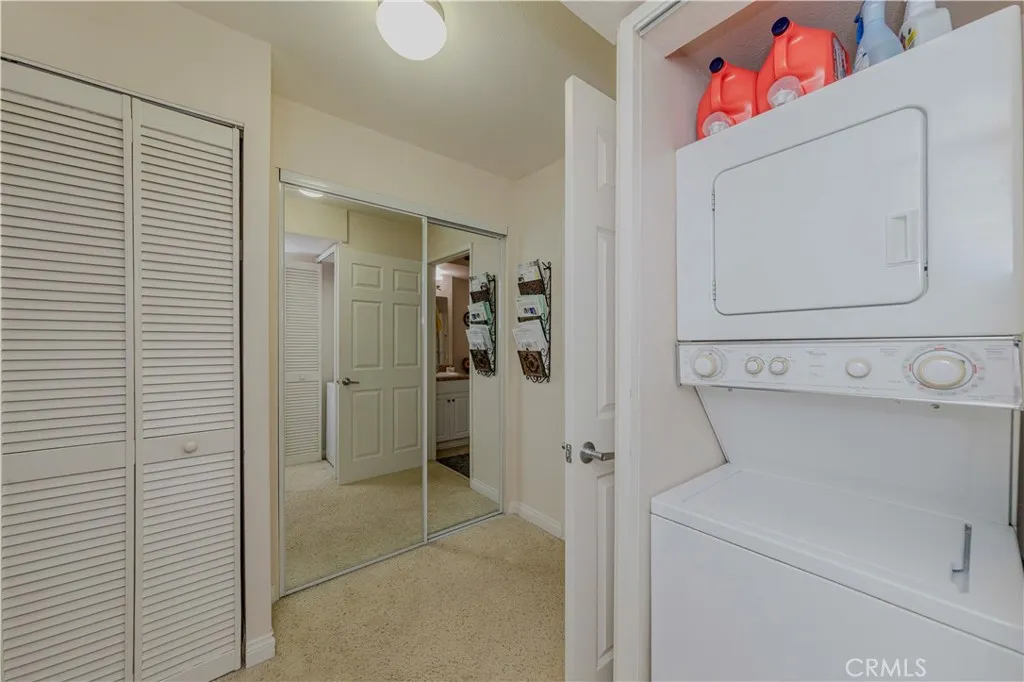 21450 Burbank Boulevard 211, Woodland Hills, California 91367 home-pic-11
