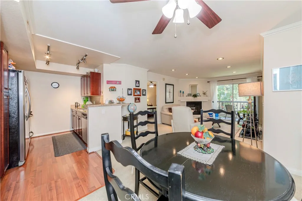 21450 Burbank Boulevard 211, Woodland Hills, California 91367 home-pic-5