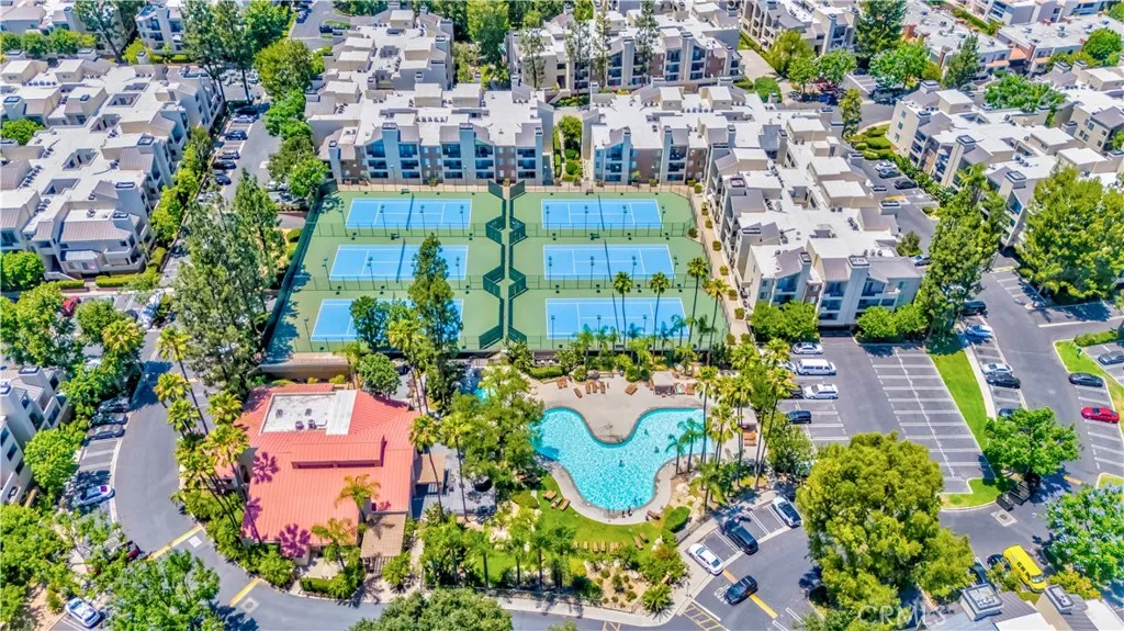 21450 Burbank Boulevard 211, Woodland Hills, California 91367 home-pic-23