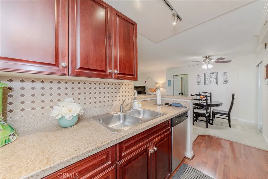 21450 Burbank Boulevard 211, Woodland Hills, California 91367 home-pic-7