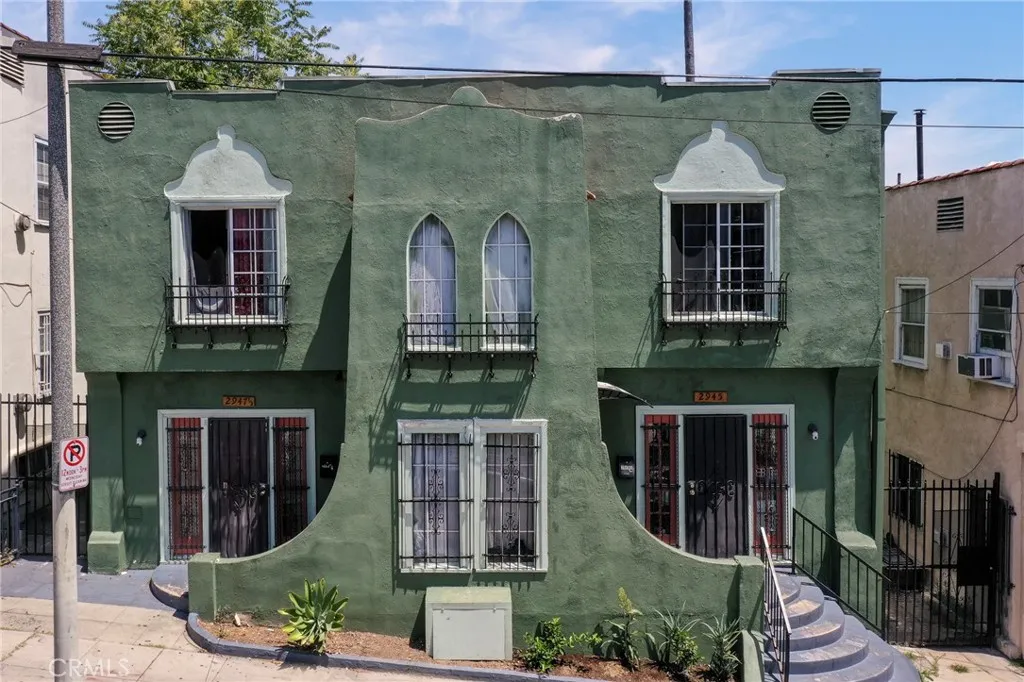 2945 W 11th Street, Los Angeles, California 90006, ,Residential Income,For Sale,11th,BB25144619