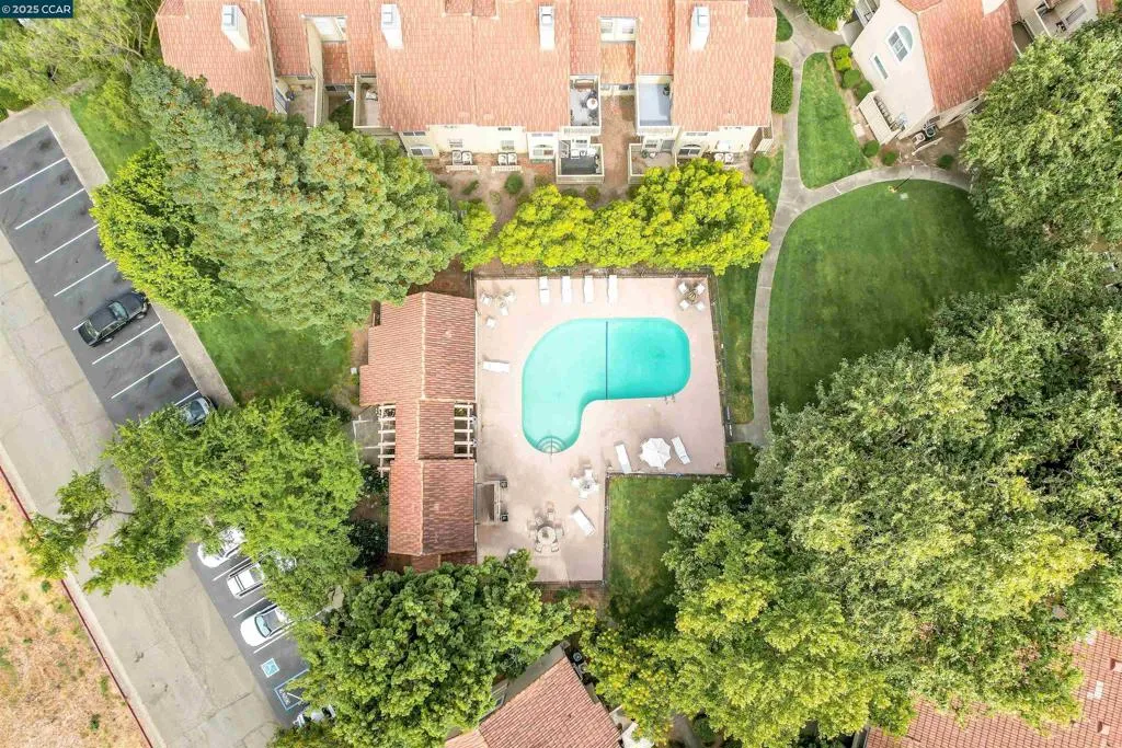1407 Forest Run, Hercules, California 94547 home-pic-36