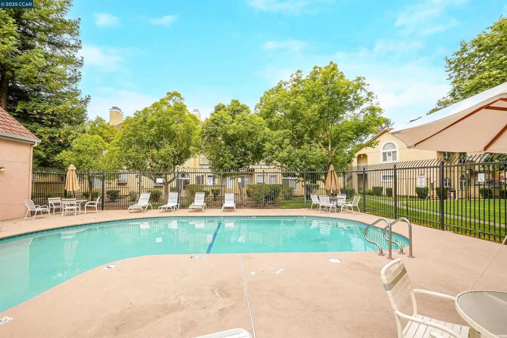 1407 Forest Run, Hercules, California 94547 home-pic-37