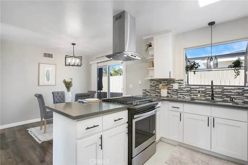 1029 W Sycamore Avenue, Orange, California 92868 home-pic-9
