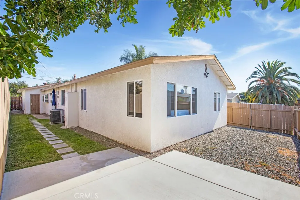1029 W Sycamore Avenue, Orange, California 92868 home-pic-20