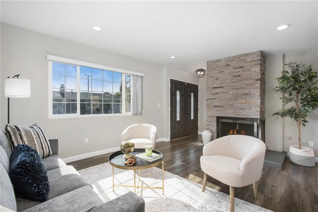 1029 W Sycamore Avenue, Orange, California 92868 home-pic-3