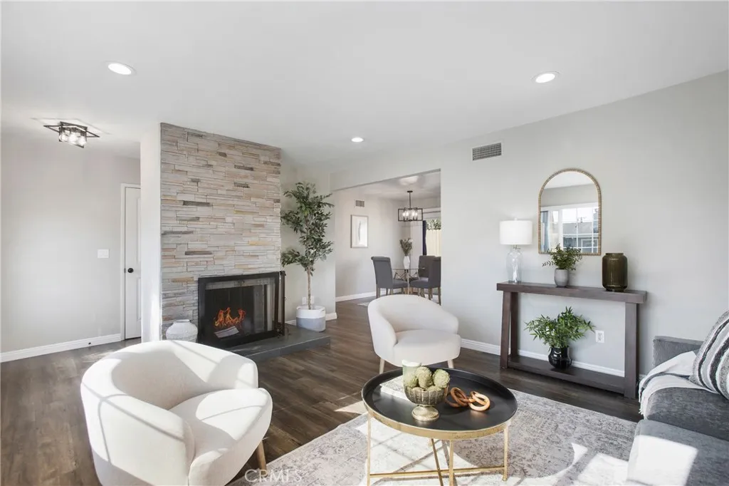 1029 W Sycamore Avenue, Orange, California 92868 home-pic-4