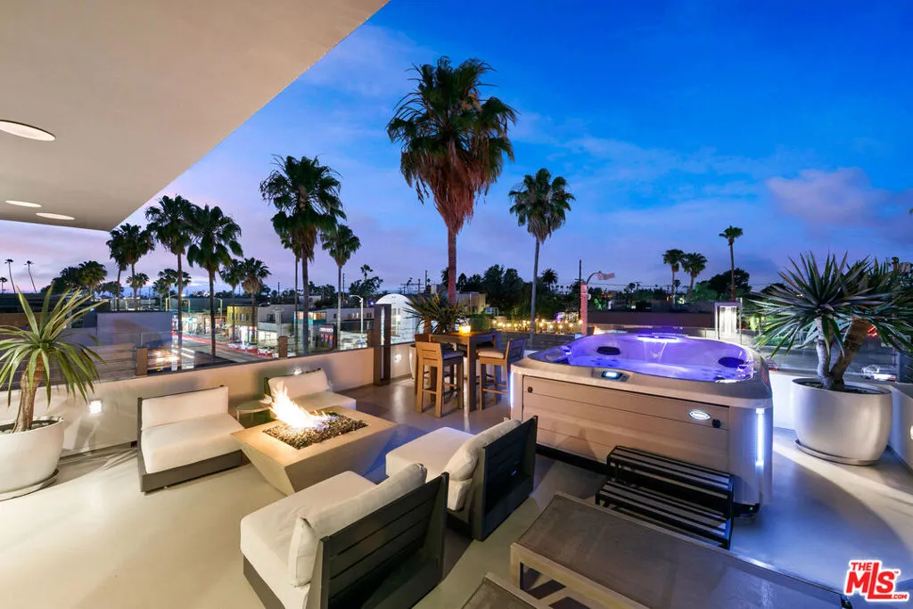 1430 Abbot Kinney Boulevard, Venice, California 90291, 3 Bedrooms Bedrooms, ,4 BathroomsBathrooms,Residential,For Sale,Abbot Kinney,25559631