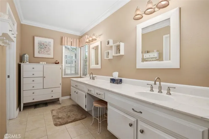 25572 Orchard Rim Ln, Lake Forest, California 92630