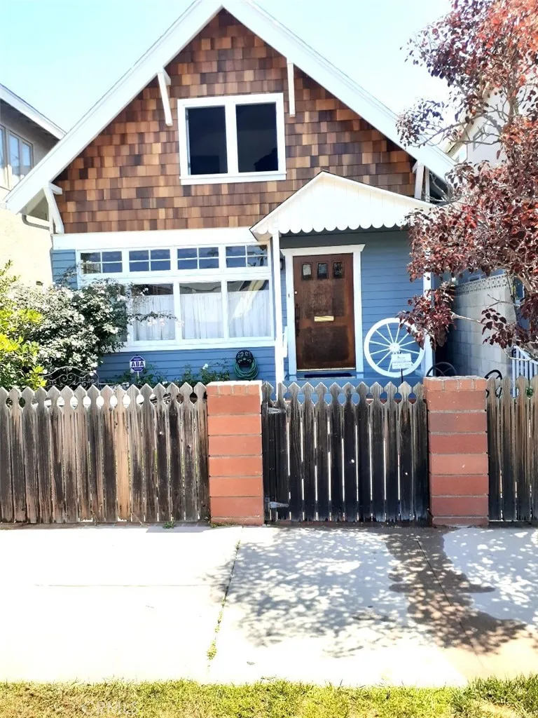 413 Ocean Avenue, Seal Beach, California 90740, 3 Bedrooms Bedrooms, ,2 BathroomsBathrooms,Residential Lease,For Rent,Ocean,PW25150005