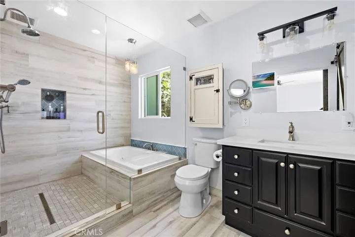 Main Bathroom w/built in custom closet