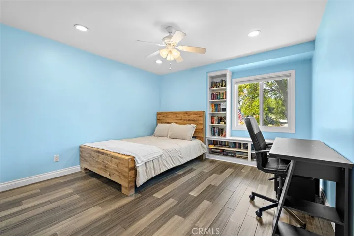 2nd Bedroom w/built in closet