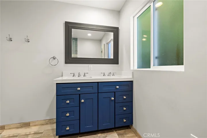 2nd bathroom