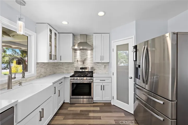 Gourmet Kitchen and walk in pantry