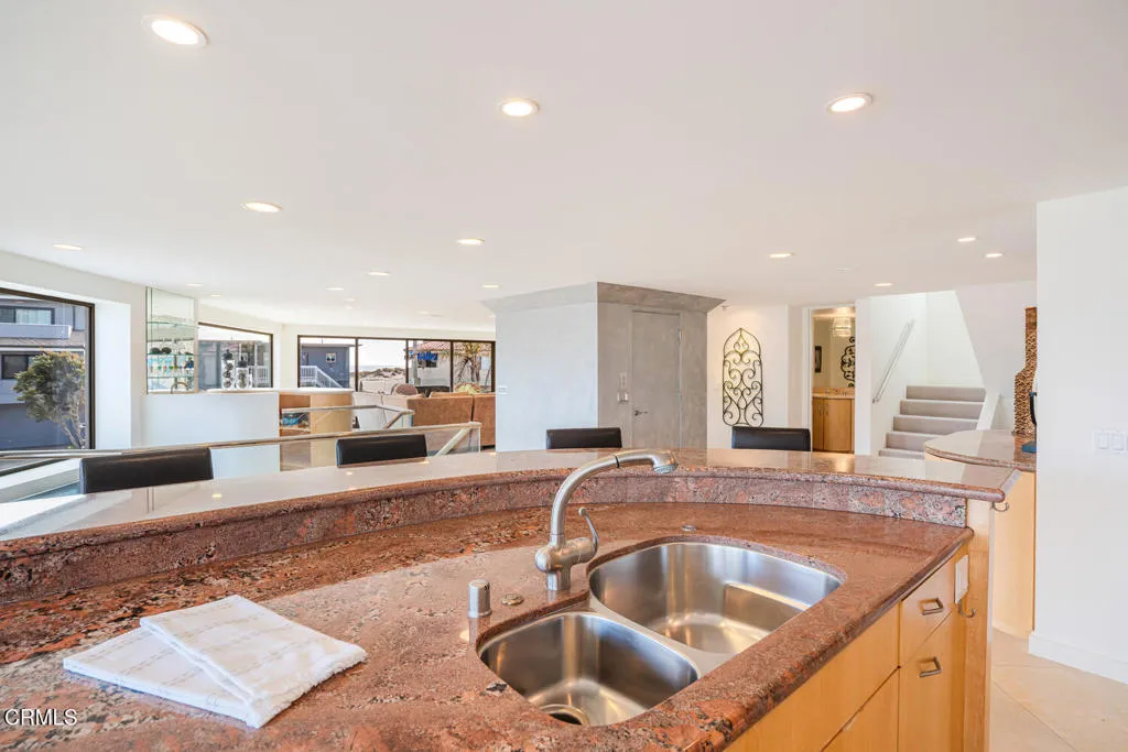 3300 Ocean Drive, Oxnard, California 93035 home-pic-13