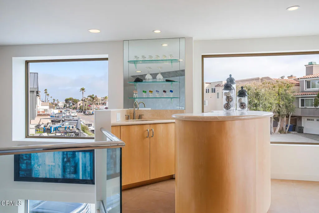 3300 Ocean Drive, Oxnard, California 93035 home-pic-9