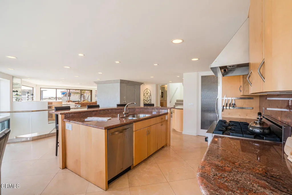 3300 Ocean Drive, Oxnard, California 93035 home-pic-14