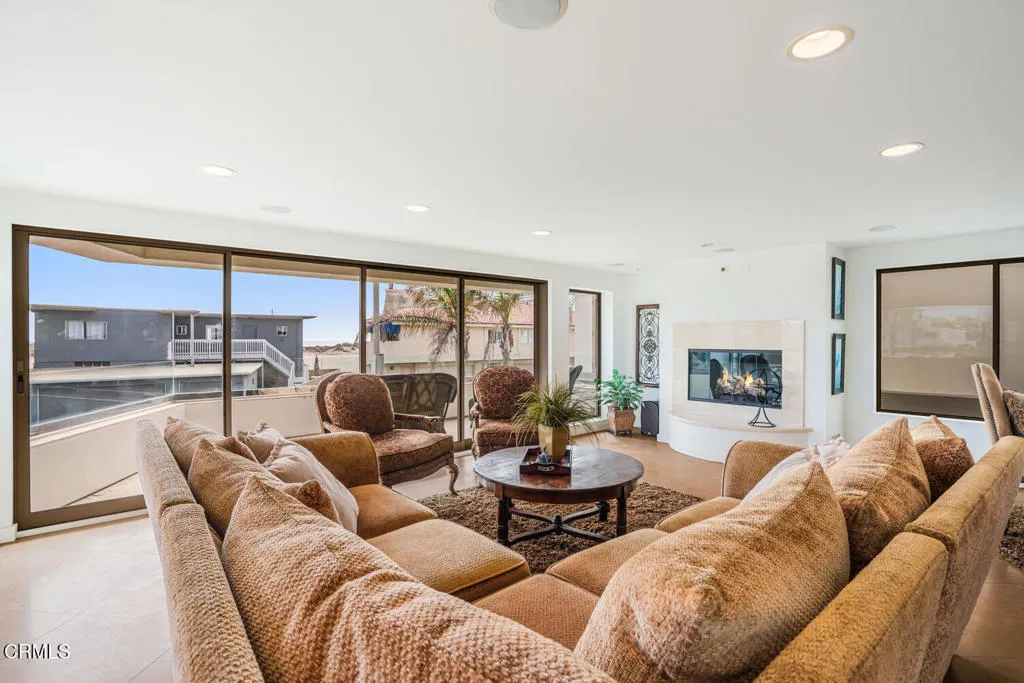 3300 Ocean Drive, Oxnard, California 93035 home-pic-7