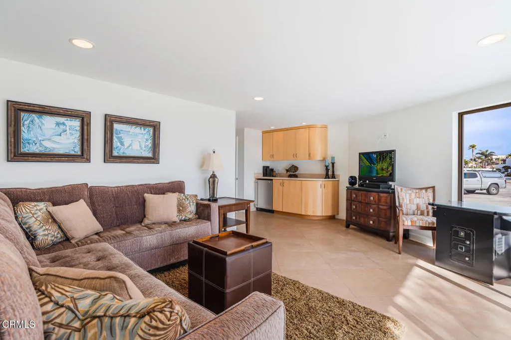 3300 Ocean Drive, Oxnard, California 93035 home-pic-21